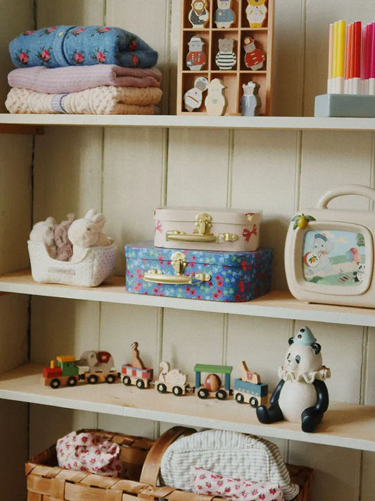 Drewniany pociąg magnetyczny z cyrkowymi zwierzątkami