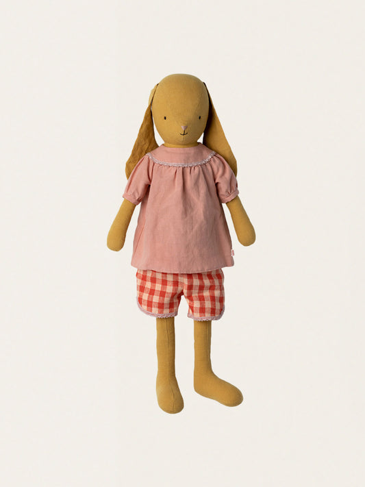 Miękka przytulanka króliczek w kraciastych spodenkach