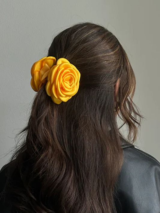 Klamra do włosów z satynowym kwiatem róży