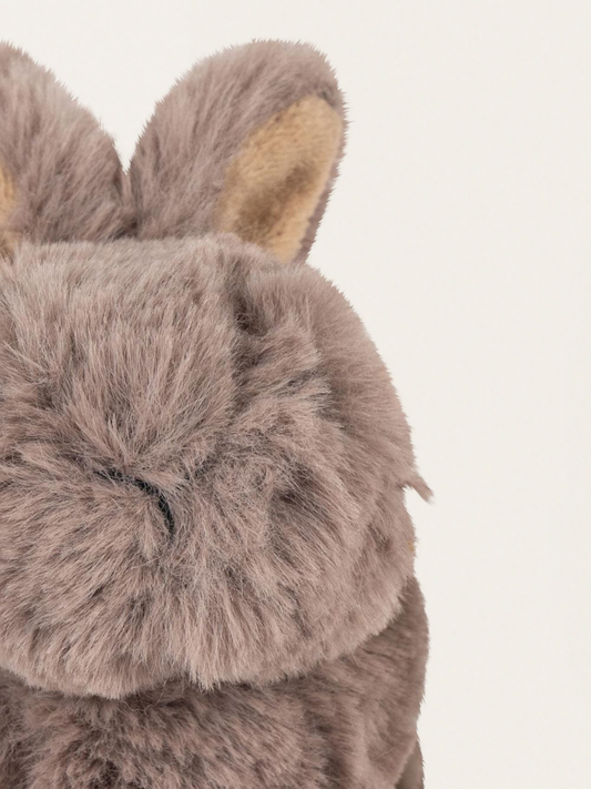 Pluszowe króliczki w koszyku