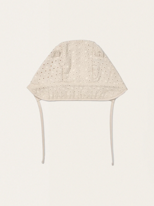 Lekka ażurowa czapka przeciwsłoneczna z uszkami Anglaise