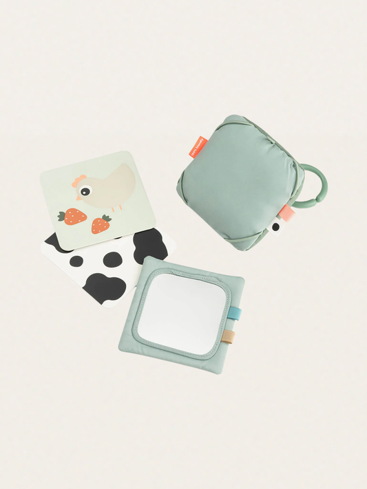 Zawieszka na karty kontrastowe z lusterkiem i grzechotką Tiny Farm