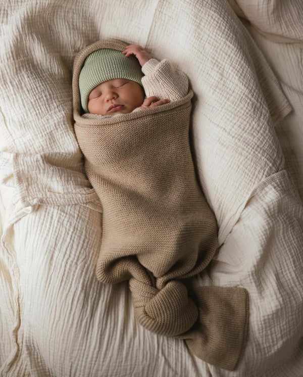 Baby swaddle – what it is, how it works and which one to choose