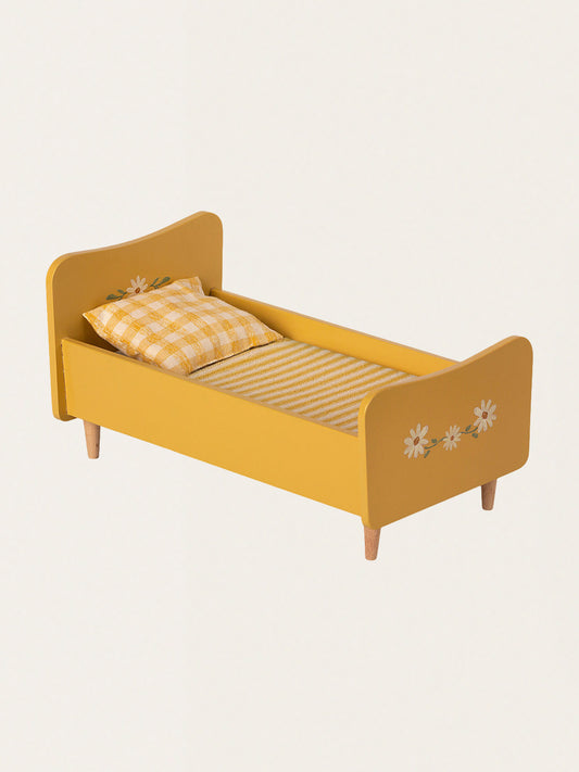 Drewniane łóżko dla myszek i króliczków