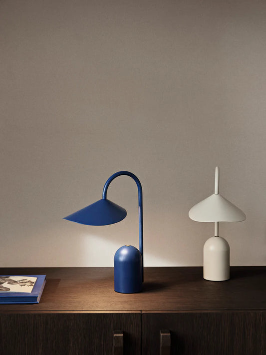 Bezprzewodowa lampka Arum Portable Lamp - Bright Blue