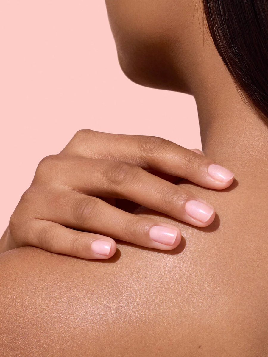 Odżywczy lakier do paznokci Active Glow™