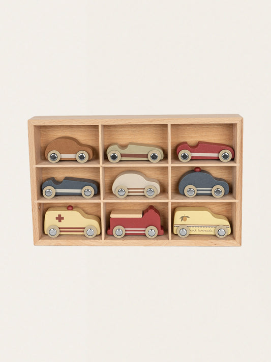 Zestaw drewnianych samochodzików 9 szt.