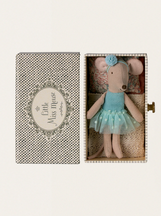 Myszka tancerka w szufladce - młodsza siostra