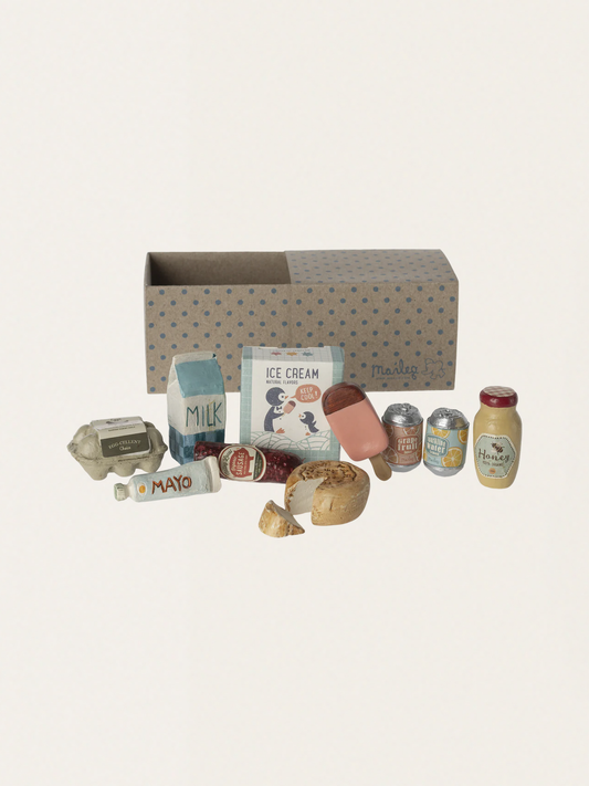 Zestaw artykułów spożywczych w pudełku
