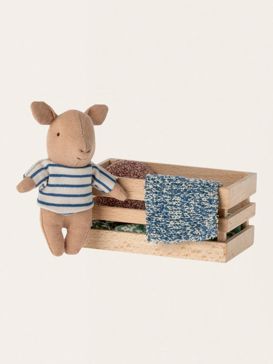 Mała świnka w skrzynce