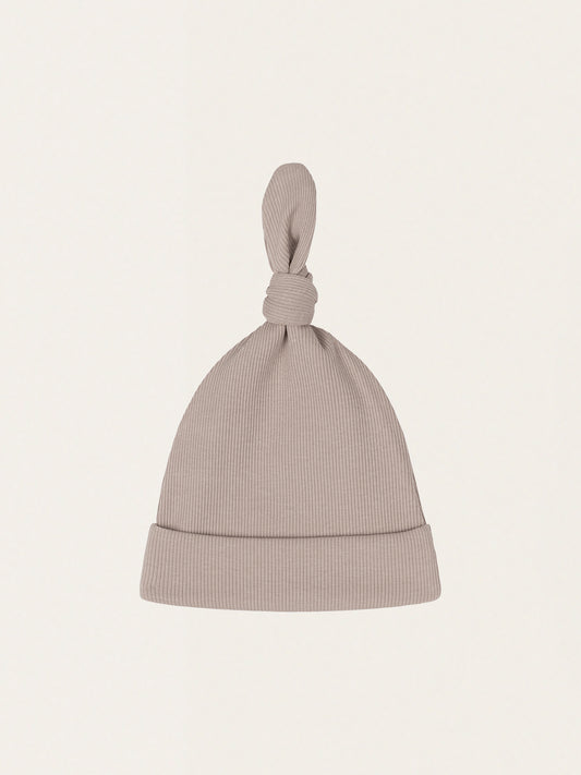 Czapeczka niemowlęca z bawełny organicznej z supełkiem