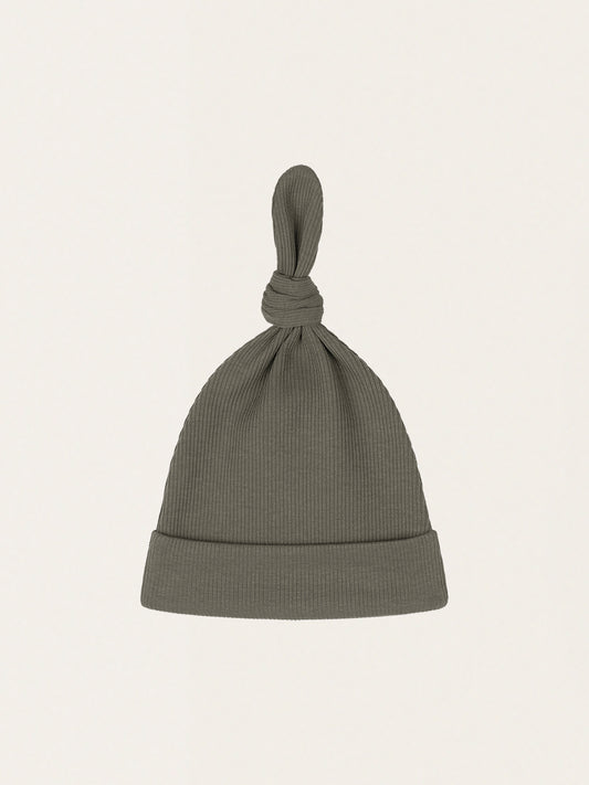 Czapeczka niemowlęca z bawełny organicznej z supełkiem