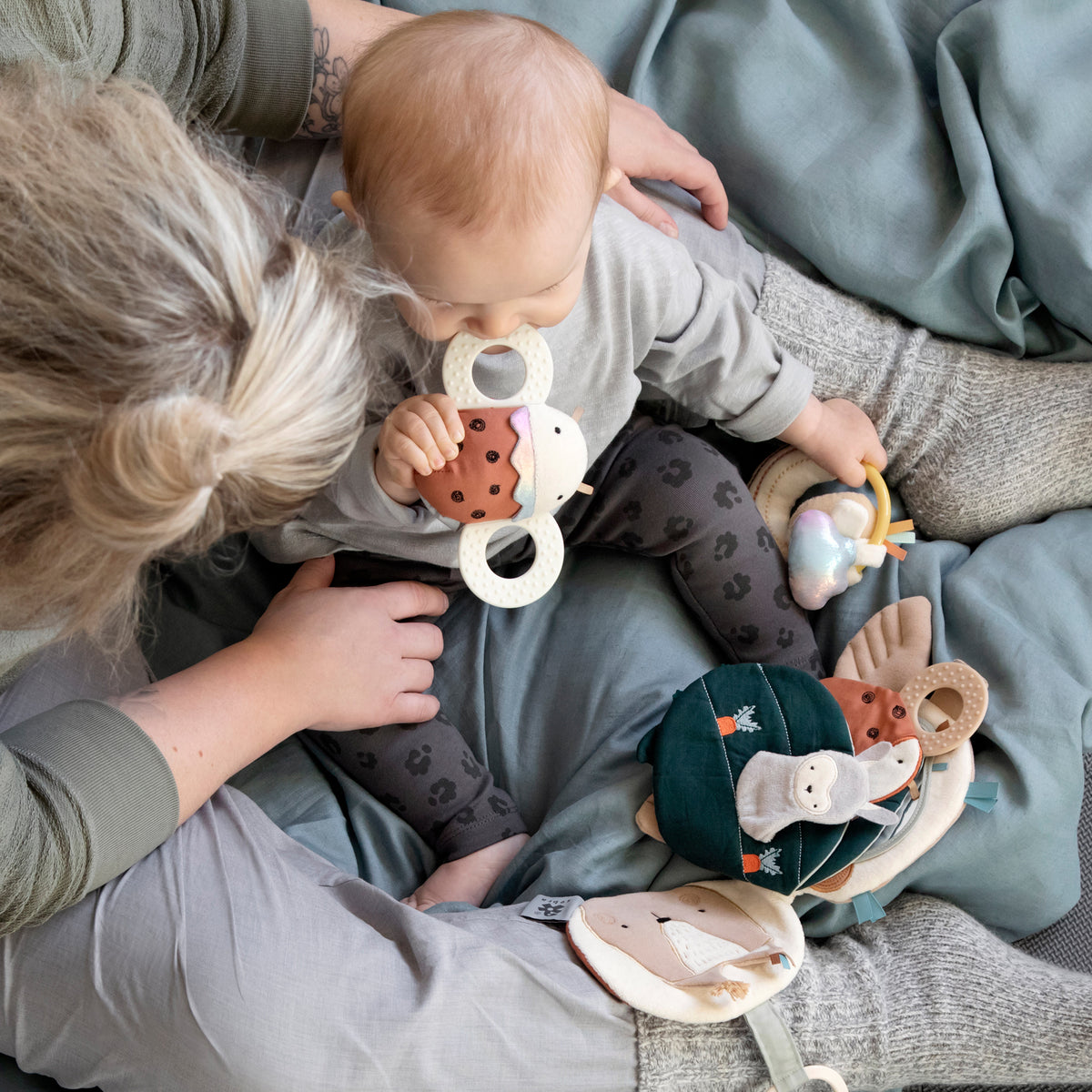 Grzechotka z lusterkiem Luca the Ladybird