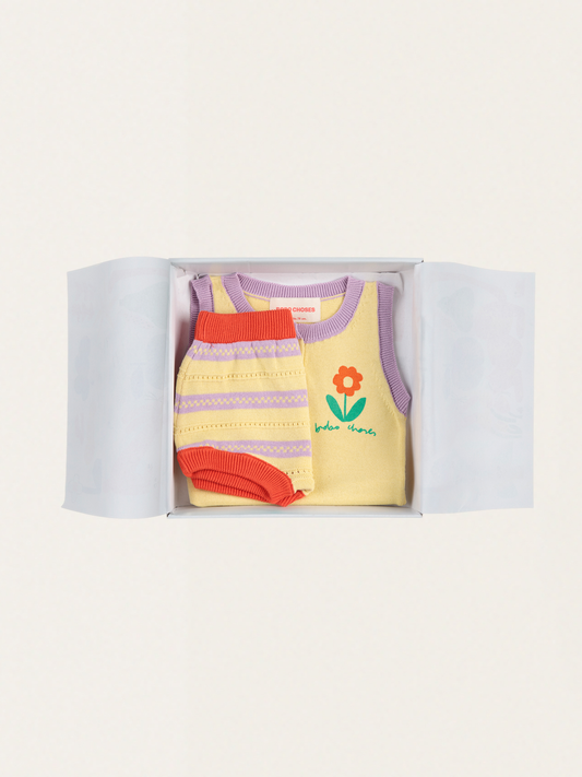 Dziergany zestaw niemowlęcy - koszulka i bloomersy Flower