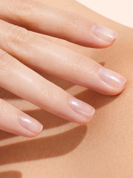 Odżywczy lakier do paznokci Active Glow™
