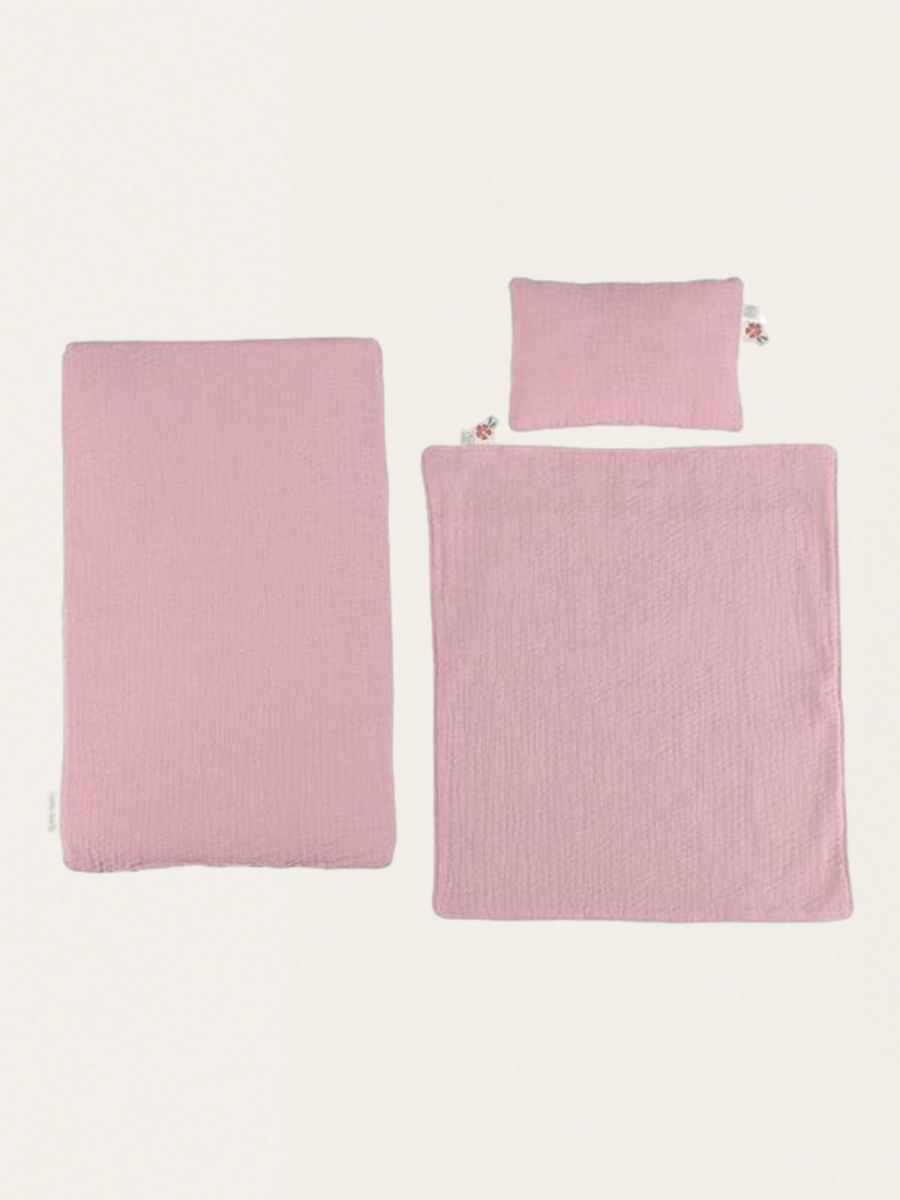 Drewniane łóżeczko dla lalek z pościelą