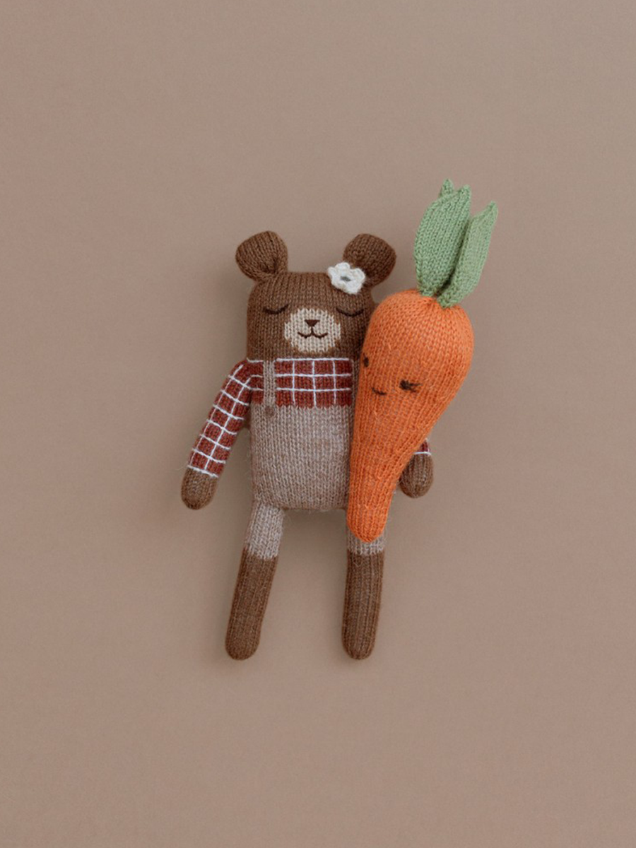 Grzechotka z wełny alpaki Carrot