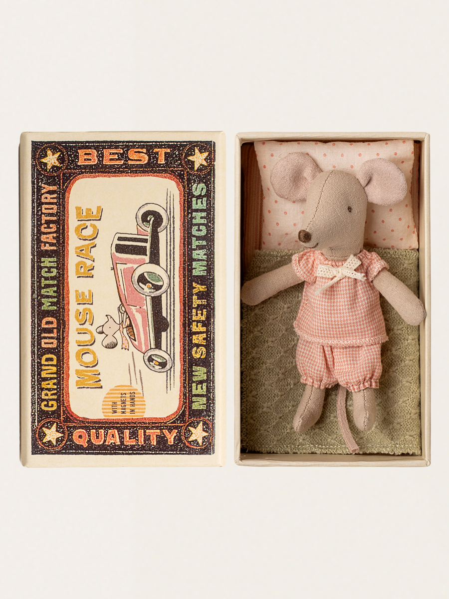 Myszka Młodsza Siostra w pudełku po zapałkach