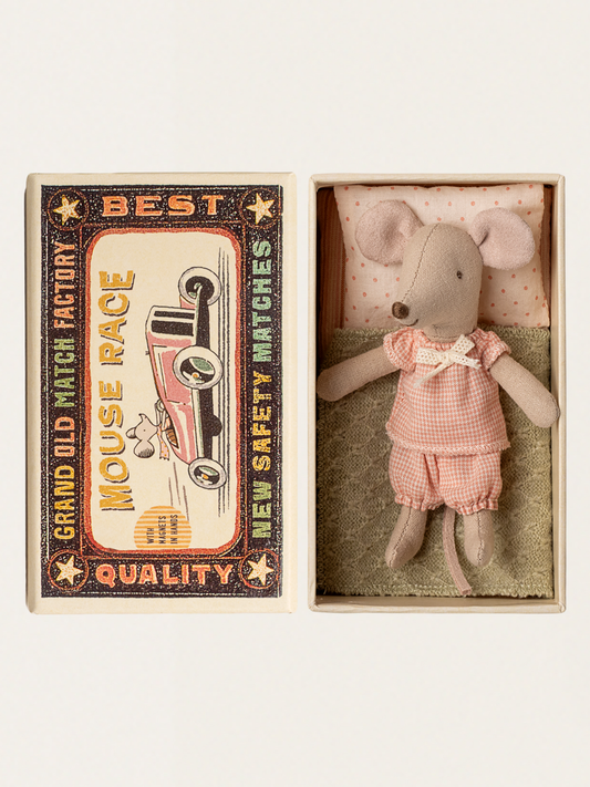 Myszka Młodsza Siostra w pudełku po zapałkach