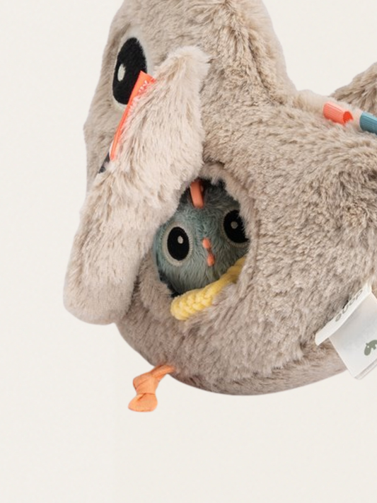 Zabawka sensoryczna - Kurka Clucky z pisklętami