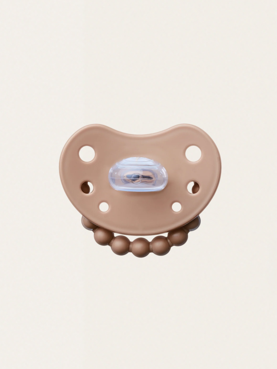 Smoczek pozycjonujący Luu Kids Milk Hazelnut