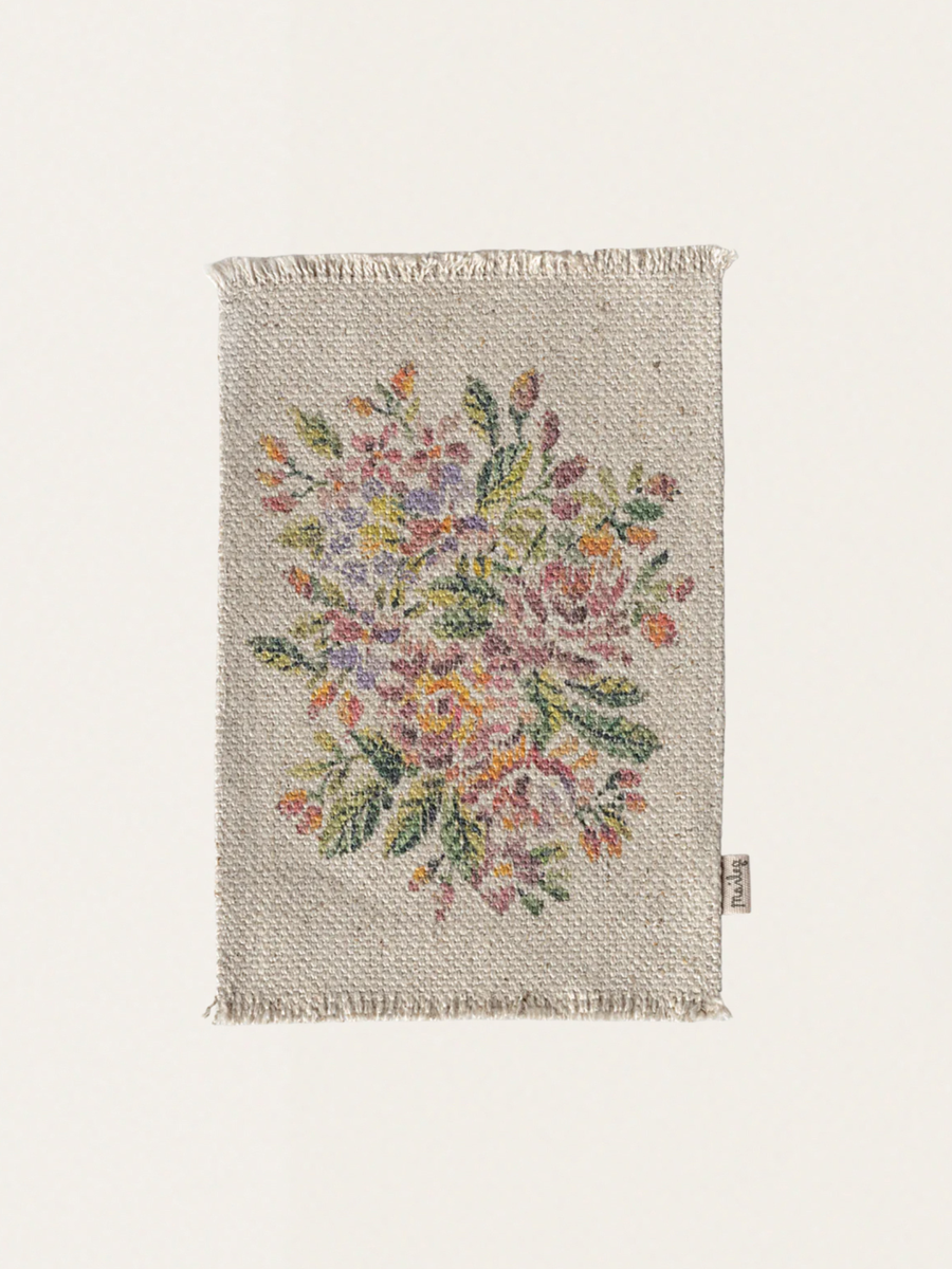 Dywan w kwiaty do domku myszek