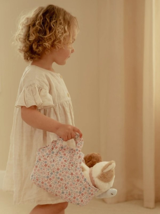 Kot Marley w nosidełku