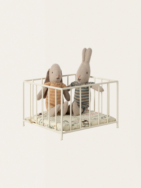 Łóżeczko dla myszek i króliczków horses