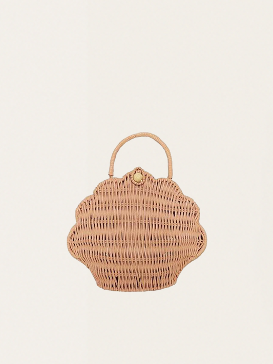 Rattanowy kuferek w kształcie muszli