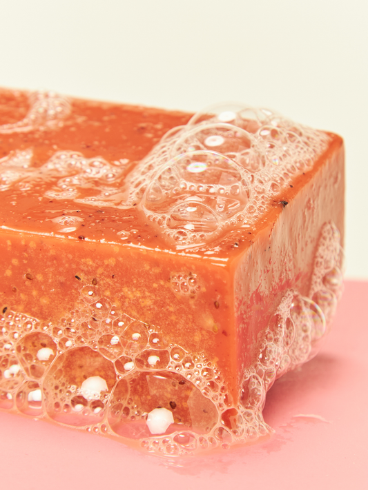 Naturalne mydło peelingujące Truskawka i Werbena