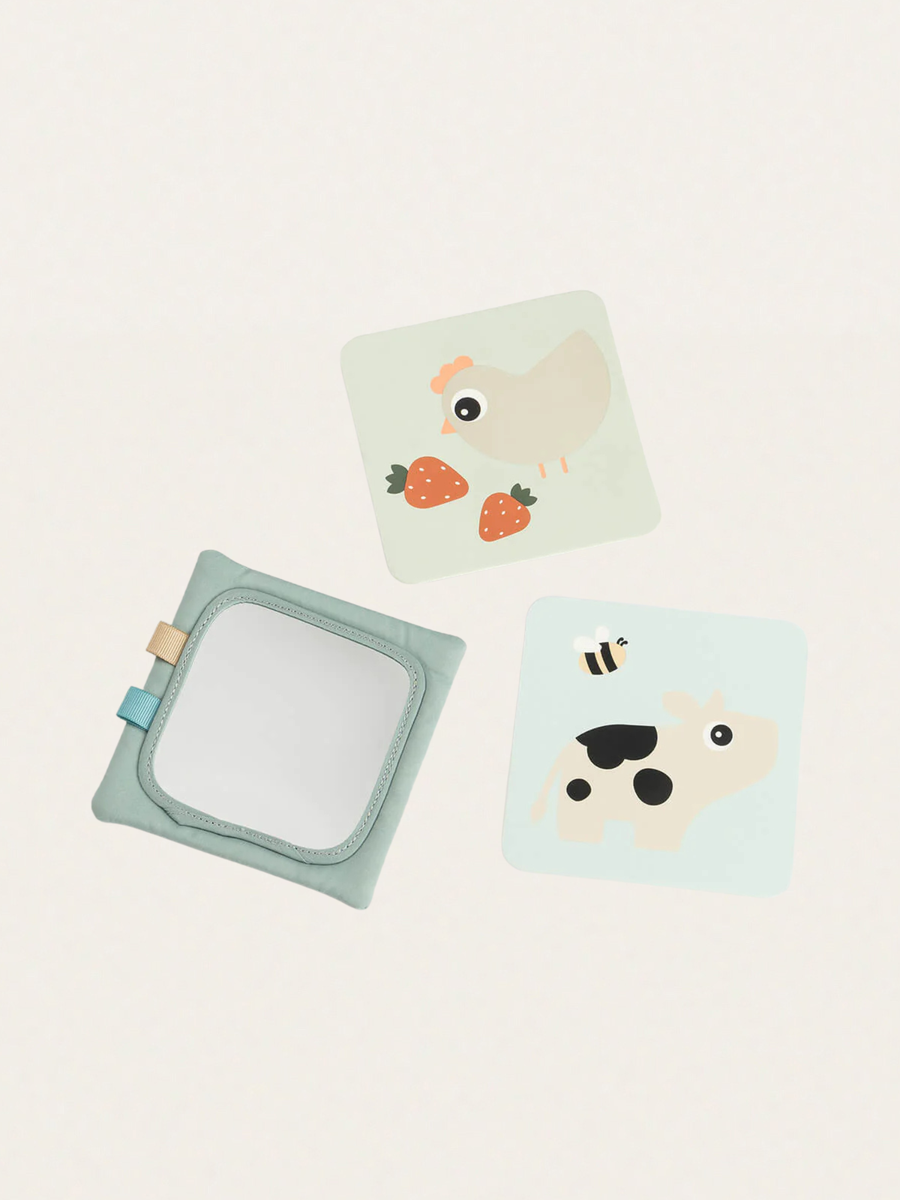 Zawieszka na karty kontrastowe z lusterkiem i grzechotką Tiny Farm