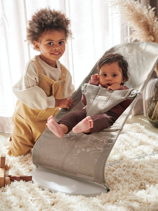 Leżaczek / bujaczek Bliss Mesh + zabawka Grey beige