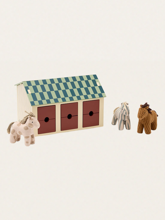 Drewniana stajnia z miękkimi konikami