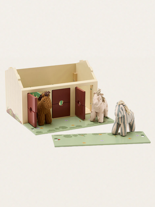 Drewniana stajnia z miękkimi konikami