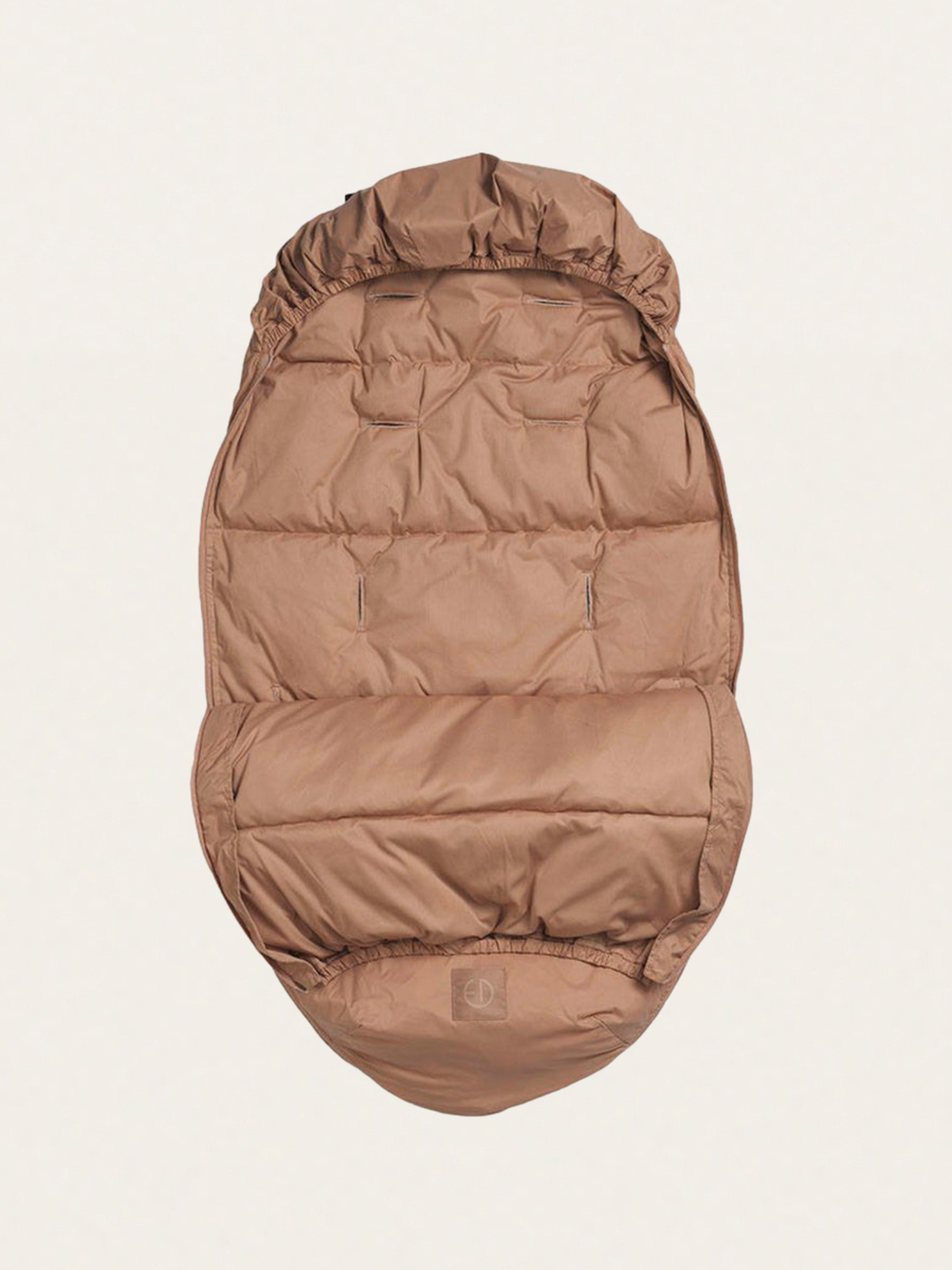 Weicher, terrakottafarbener Schlafsack mit Entendaunenfüllung für Kinderwagen