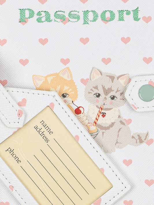 Etui na paszport i zawieszka na bagaż Kitty Gelateria