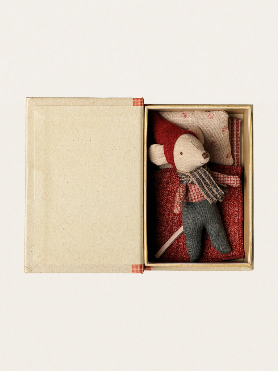 Świąteczna myszka w książeczce Baby in book