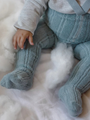 Prążkowane rajstopy z bawełną na szelkach Granny Misty Blue