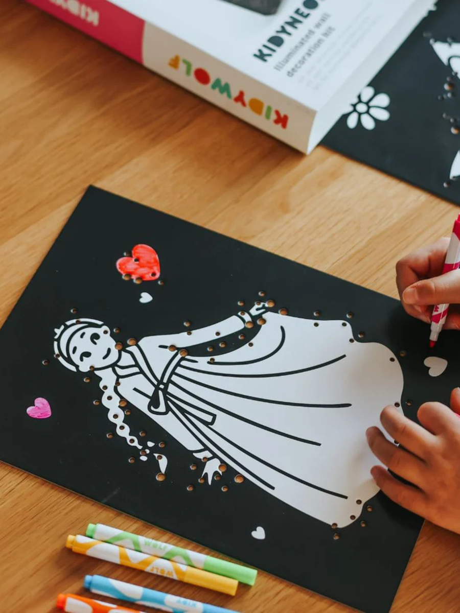 Zestaw do tworzenia świecących obrazków KIDYNEON