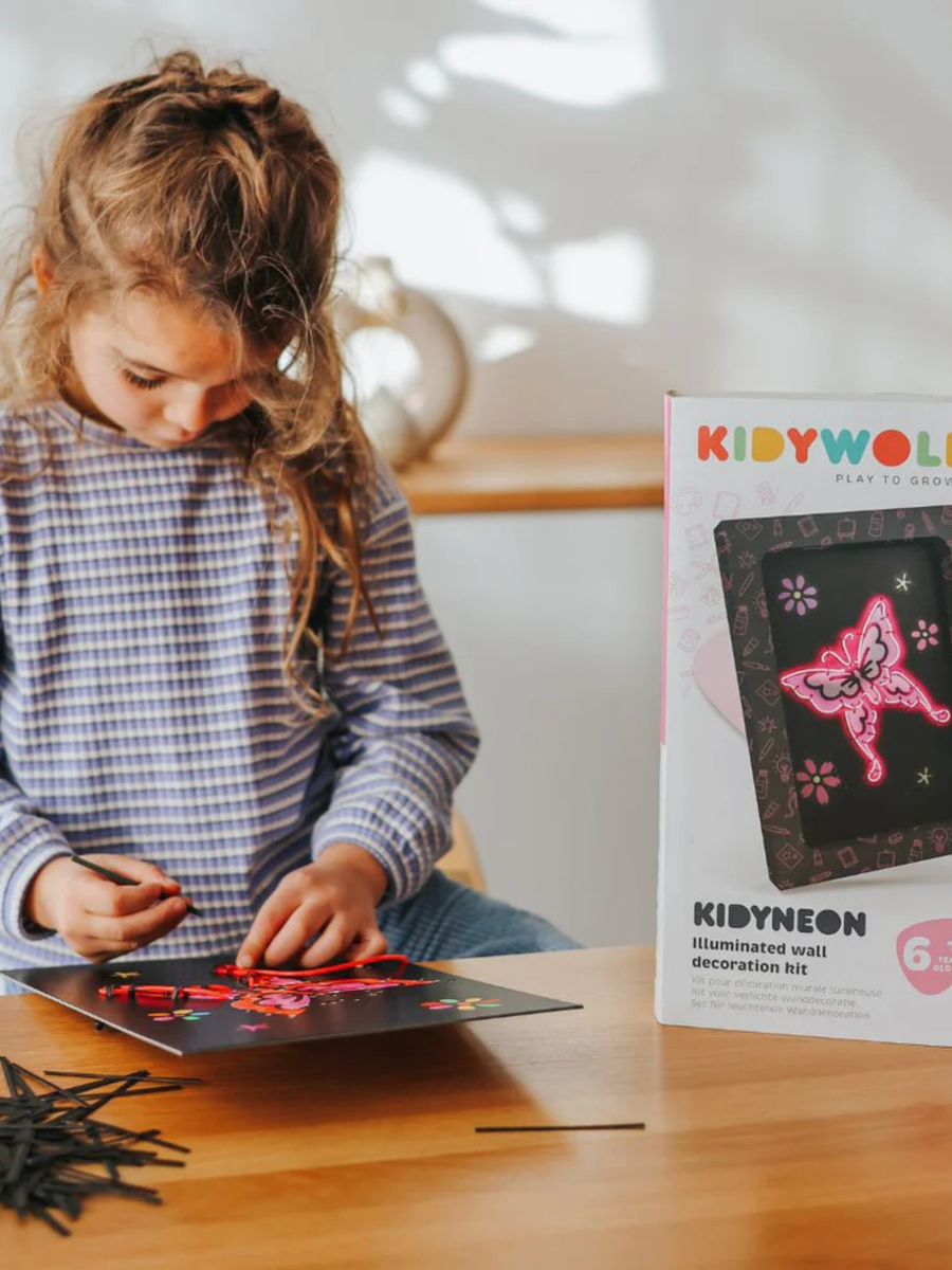 Zestaw do tworzenia świecących obrazków KIDYNEON