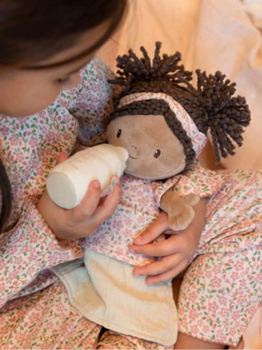 Miękka lalka Baby Evi w nosidełku z akcesoriami