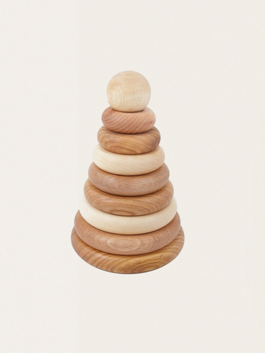 Drewniana piramida natural